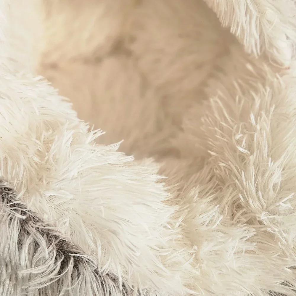 Hooded pet bed ( Mee meow not included)
